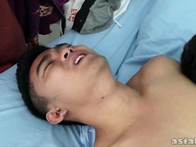 Bareback twink threesome with cumshot on Asians