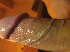 Amateur wanker's closeup cumshot from a side view
