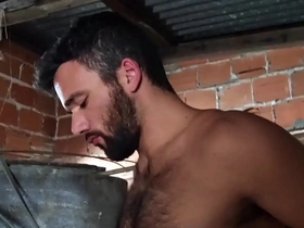 Muscle bear gets his ass pounded and covered in cum - Reality Dudes