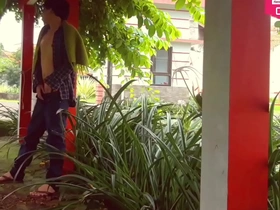 Asian teen's sudden urge to bare it all in China Town
